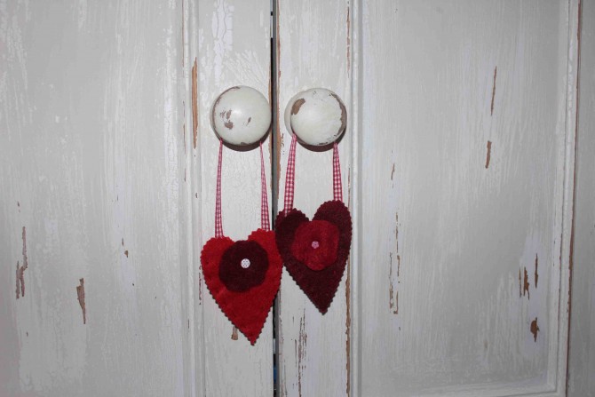 Felt Hearts with Flowers, easy Christmas decorations or gift bags