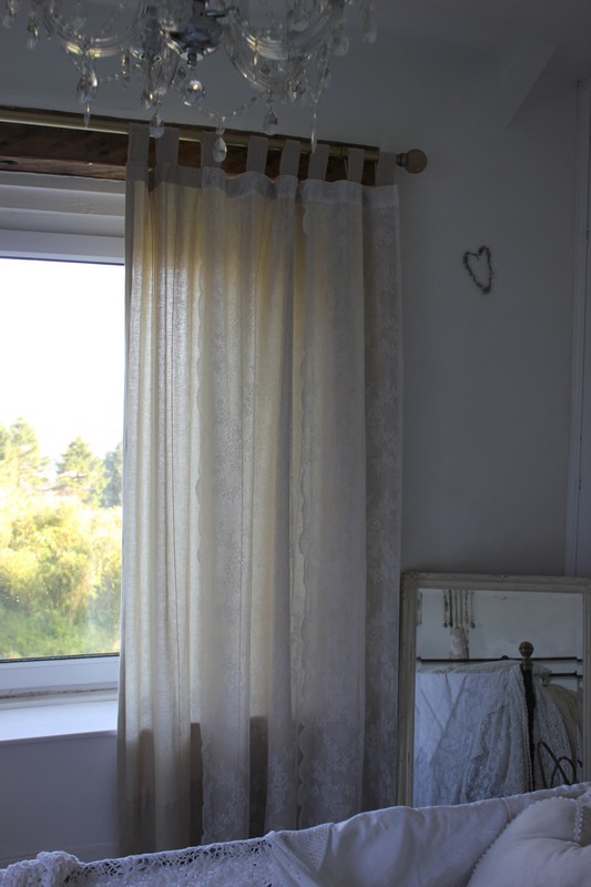 Shabby-chic curtains – Add lace to transform plain curtains