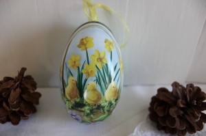 Shabby chic vintage Easter egg 00439