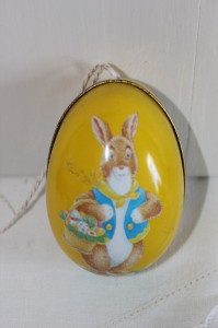 Shabby chic vintage Easter egg 00494