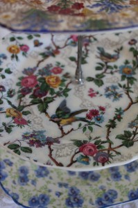 Shabby chic vintage bird plate stand from plates 00542