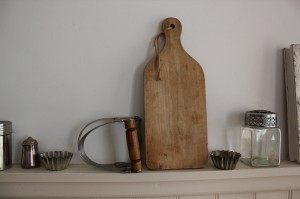 shabby chic vintage chopping board and vintage whisk 00583